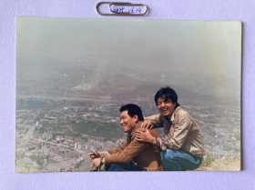 高处的欢笑 多单合并运费满百包邮只发快递 彩色老照片非黑白老照片 全网同售 不定期下架 加购请及时付款 欢迎选购 250615PSD