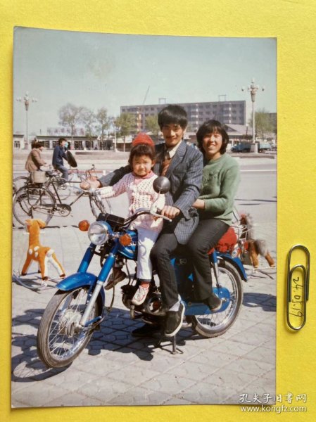 露天照相 多单合并运费满百包邮只发快递 彩色老照片非黑白老照片 全网同售 不定期下架 加购请及时付款 欢迎选购 240520PSD