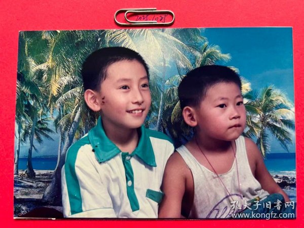 小小少年 多单合并运费满百包邮只发快递 彩色老照片非黑白老照片 全网同售 不定期下架 加购请及时付款 欢迎选购 251025PSD