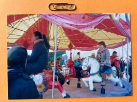 旋转木马 多单合并运费满百包邮只发快递 彩色老照片非黑白老照片 全网同售 不定期下架 加购请及时付款 欢迎选购 251109PSD