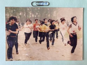 校园运动会 多单合并运费满百包邮只发快递 彩色老照片非黑白老照片 全网同售 不定期下架 加购请及时付款 欢迎选购 250323PSD