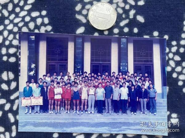 运动比赛 彩色老照片非黑白老照片 全网同售 不定期下架 加购请及时付款 老照片满百包邮只发快递 本店更有70-90年代老年画 欢迎选购 230611PSD