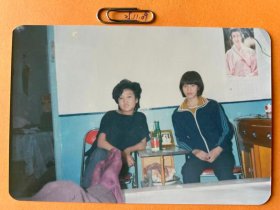 从床上望去对坐的人 多单合并运费满百包邮只发快递 彩色老照片非黑白老照片 全网同售 不定期下架 加购请及时付款 欢迎选购 251109PSD