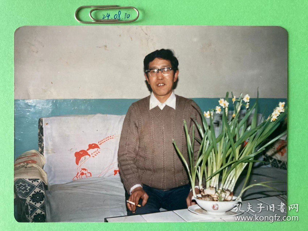 水仙花开 多单合并运费满百包邮只发快递 彩色老照片非黑白老照片 全网同售 不定期下架 加购请及时付款 欢迎选购 240810PSD