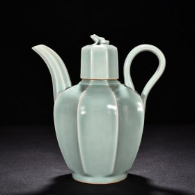 宋龙泉窑粉青釉刮棱执壶27x22厘米
