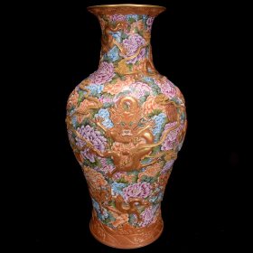 清乾隆雕刻鎏金龙穿牡丹纹鱼尾瓶63×32厘米