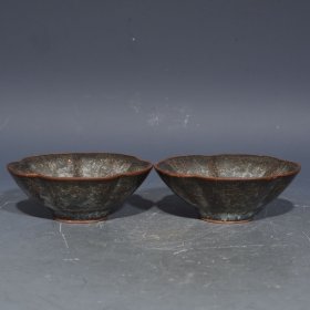 官瓷冰裂纹花口杯3.5x9厘米