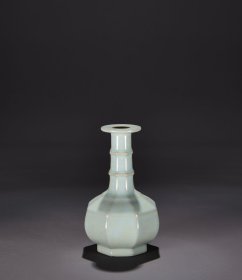 宋汝窑天青釉八方弘纹瓶15x8厘米