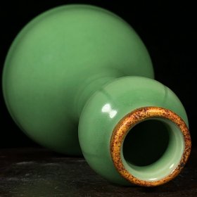 宋龙泉窑梅子青釉包口蒜头瓶23x12厘米
