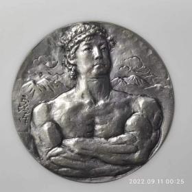 日本造币局制1972年札幌冬季大会肌肉男104克纯银章