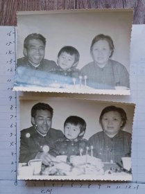 七八十年代.青岛自行车工业.职员  爷爷奶奶陪孙子过三岁生日   2枚