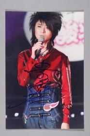 W 同一旧藏：著名女歌手、词曲作者 尚雯婕 签名照一张 HXTX240664