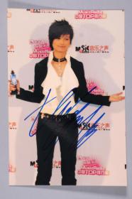 W 同一旧藏：著名女歌手、词曲创作人、电影演员 李宇春 签名照一张 HXTX240663