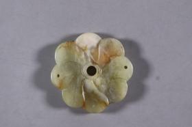 出口创汇：北京工艺美术厂 九十年代 手工雕刻 圆形花瓣玉牌一件（重量约：30g；尺寸约：5*0.6*5cm）  HXTX337611