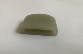 和田玉带扣一个