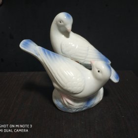 瓷塑和平鸽 (尺寸约:14*9,高13cm）
