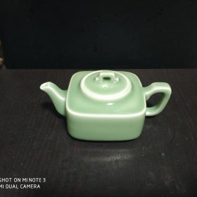 龙泉窑茶壶 四方壶（底款中国龙泉）