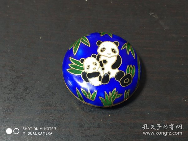 景泰蓝胭脂粉印泥盒（熊猫图案）尺寸：直径5.2高2.2公分