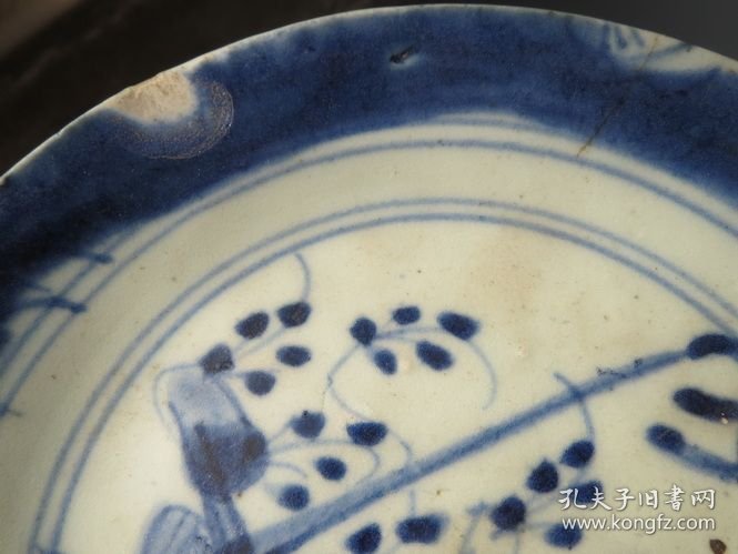 低出一个青花花篮盘子