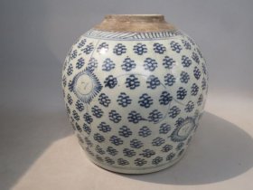 西番莲罐带铜锔钉