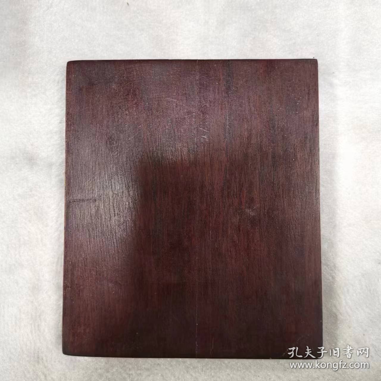 奖牌——第二届国际摄影艺术展览铜牌奖（作者----孙毅夫，作品---会心的交谈）