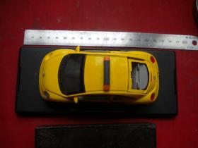 《黄色小轿车模型》车门可开带底座，长12厘米宽5厘米，中国制造出品8品，N2920号，车模