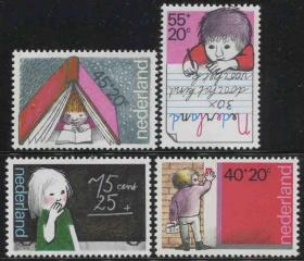 stamp-A26荷兰邮票 1978年 儿童福利附捐 写字读书按门铃等 4全新 DD