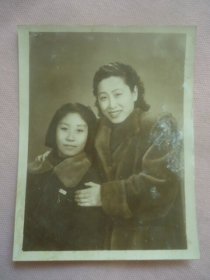 老照片：民国时期两姐妹