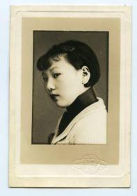 民国 1930年代   女士侧影，精品艺术肖像 北平 中原照相馆 北京著名照相馆 钢印 西长安街 美女 知识女性，女学生