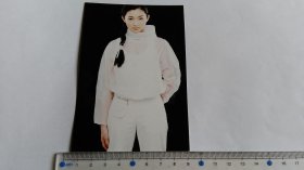 早期穿高领装的漂亮美女演员彩色照片2。