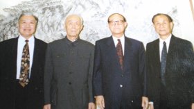 原北京大学党委书记王学珍早期与国学大师季羡林等合影照片。