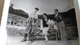 著名秦腔演员白贵平旧藏早期戏剧表演黑白照片。