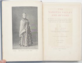 伊莎贝拉·伯德《长江流域旅行记》（The Yangtze Valley and Beyond），又译《扬子江流域及以外地区》，1896年英国女旅行家在长江流域及四川西北部汶川、理县马尔康梭磨旅行游记，118幅图片，1900年初版精装，两册全