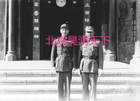 蒋介石视察驻昆明中国陆军总司令部与何应钦合影