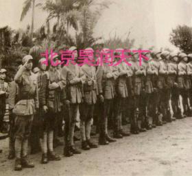 1951年3月在台北总统府门前演习的军队