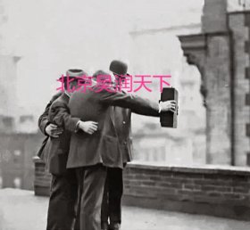 1947年几个男人在一起自拍