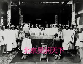 1885年江西铅山县县太爷升堂审案情形