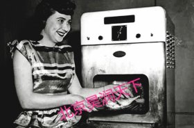 1945年美国军用电子管制造商雷神公司提出微波烹饪炉专利