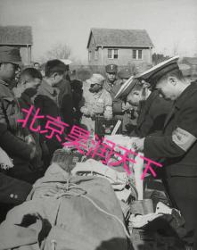 1945年国军遣返日本人时检查工作 8张