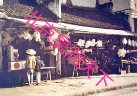 1909年中国街头的店铺，中国最早的彩色照片