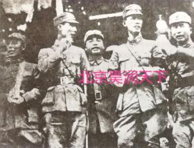 1932年5月8日，国军第19路军将领在苏州参加淞沪阵亡将士追悼大会，左二翁照垣旅长，右二军长蔡廷锴