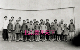1918年杭州一小学校的师生合影