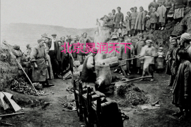 1909年四川某地打造农具的铁匠