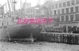 停泊在旅顺的苏联货船正从海参崴源源不断地运送来军事战略物资和武器