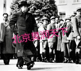 1954年周恩来出席日内瓦会议，代表新中国第一次出现在国际舞台，他的形象让西方世界为之震动