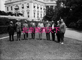 柯立芝和团队在华盛顿特区白宫外1923年