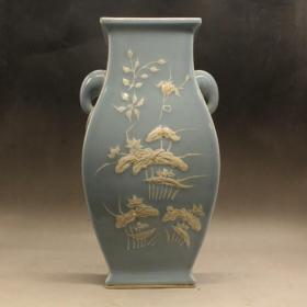 清乾隆  单色蓝釉花卉瓶（高35CM）