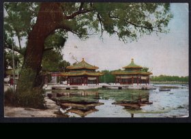 ［2018.01a］北京人民美术出版社1955.08编印北京风光画片/北海五龙亭，14X8.8厘米。
