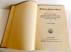 【名家设计皮装装帧/插图版】手工纸印刷《莫扎特传》上下册 Wolfgang Amadeus Mozart. Sein Leben und sein Werk auf Grund der vornehmlich durch Nikolaus von Nissen gesammelten biographischen Quellen