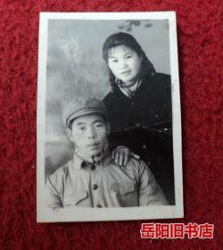 68年赠战友男女合影照片